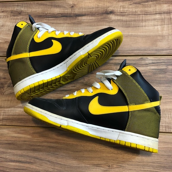 black and yellow nike dunks
